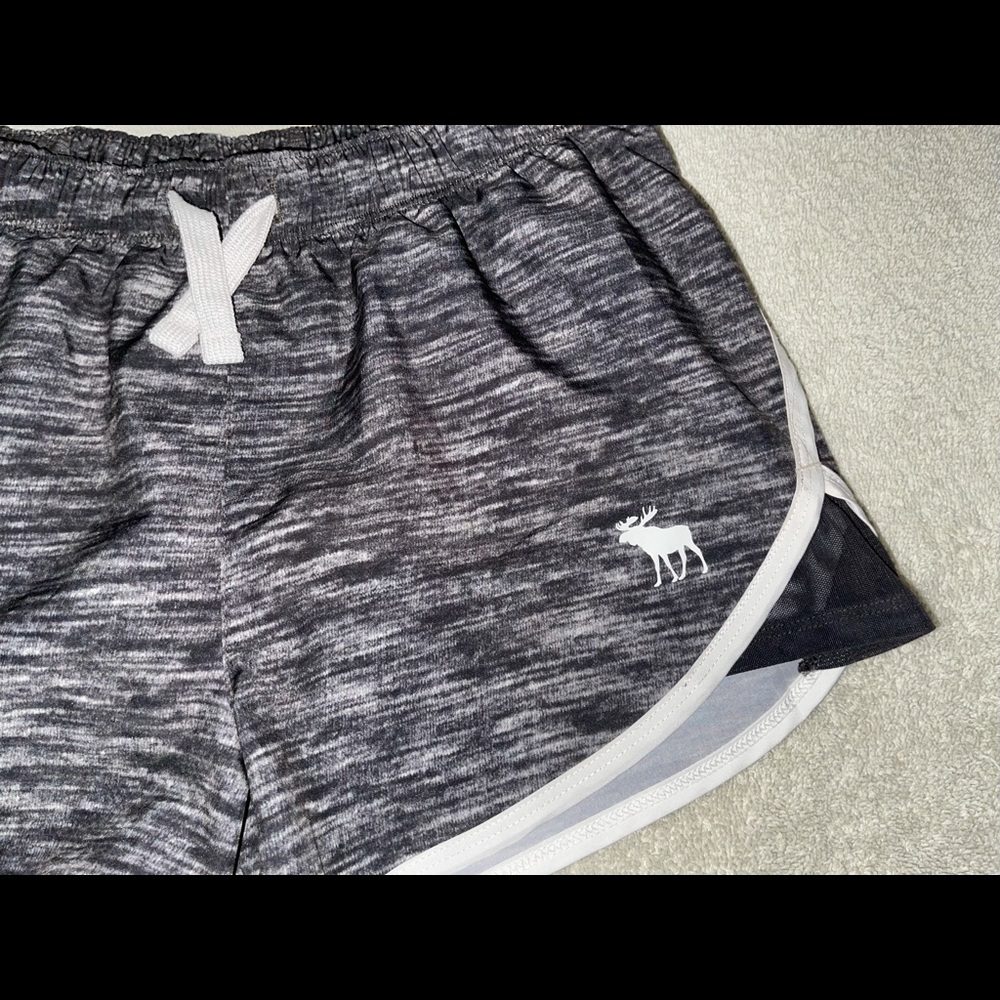 “ABERCROMBIE” BLACK & WHITE, WITH PINK LINING ATHLETIC SHORTS, GIRLS SIZE 11/12 - Picture 4 of 5